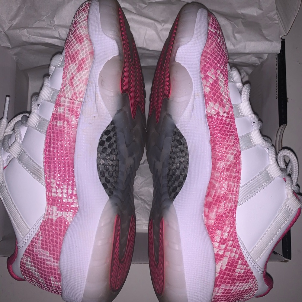 I’m selling my pink snakeskin 11s - Picture 5 of 7